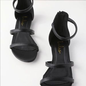 Lulu’s Quin Black Flat Sandals Size 6